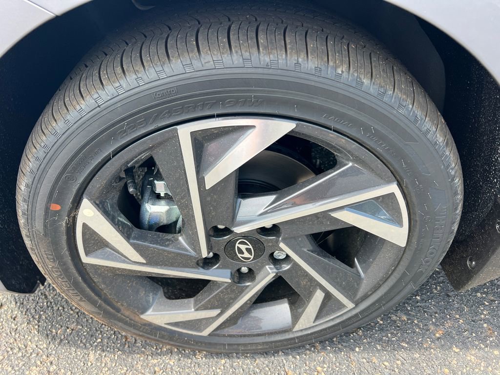 Certified 2025 Hyundai Elantra SEL FWD image 11