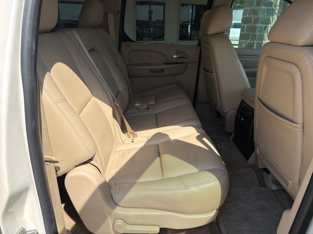 Used 2013 Cadillac Escalade ESV Luxury RWD image 24