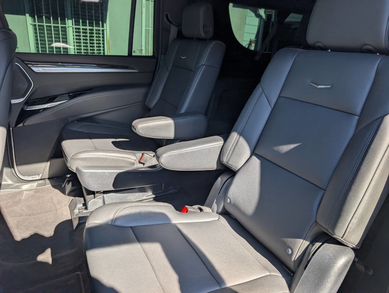Used 2025 Cadillac Escalade ESV Luxury AWD/4WD image 30