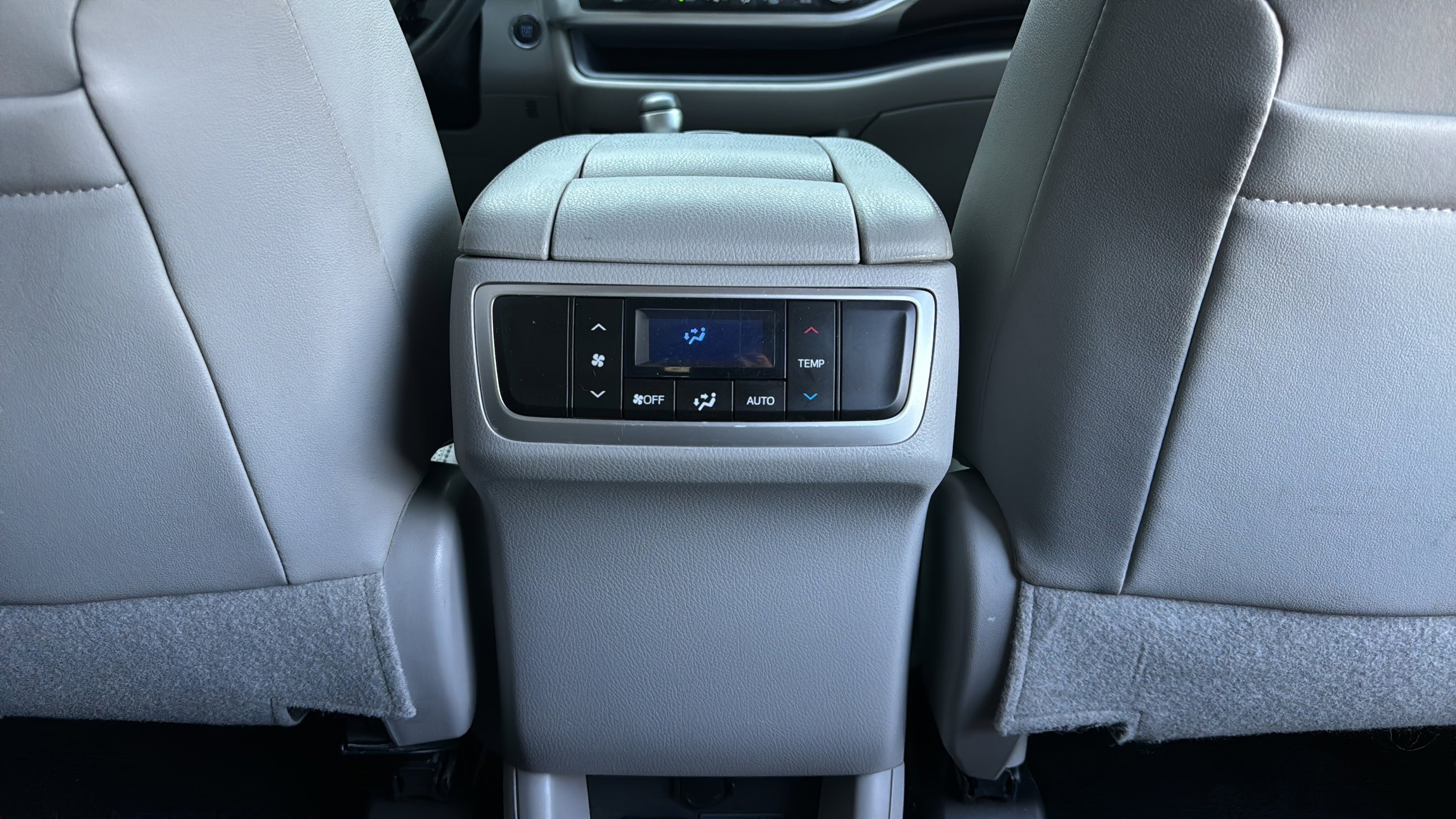 Used 2014 Toyota Highlander Limited w/ Driver Technology Package AWD/4WD image 33