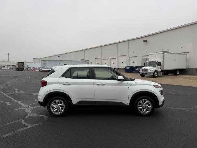 Used 2021 Hyundai Venue SE image 5