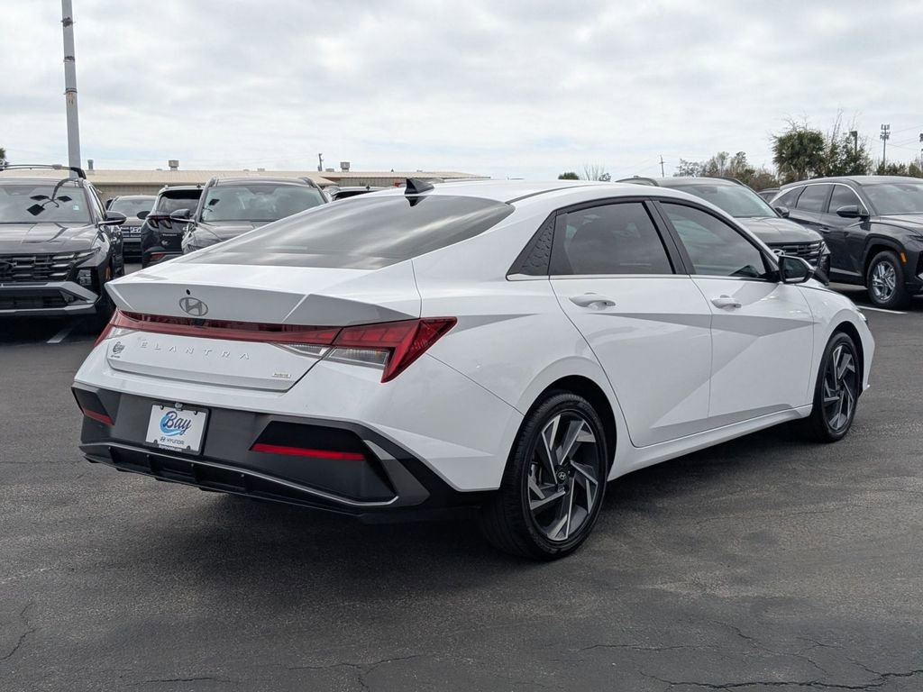 Certified 2025 Hyundai Elantra Limited image 5