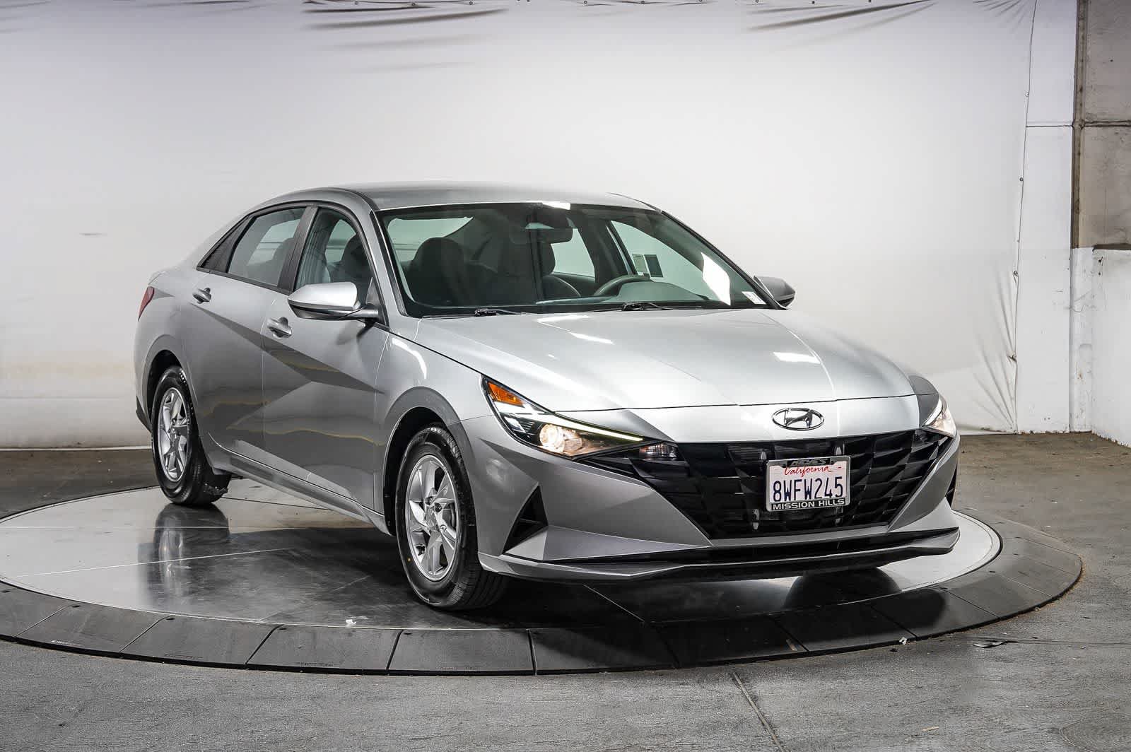 Used 2021 Hyundai Elantra SE FWD image 5