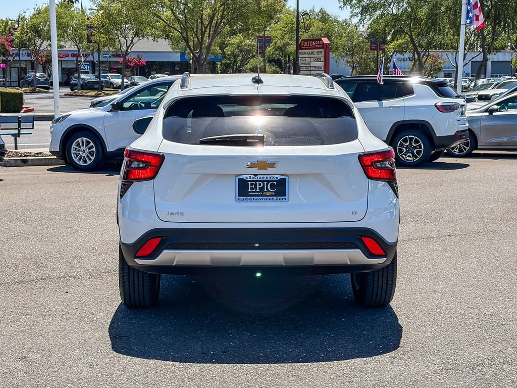 Certified 2024 Chevrolet Trax LT FWD image 3