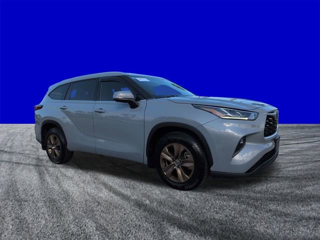 Used 2022 Toyota Highlander Bronze Edition image 2