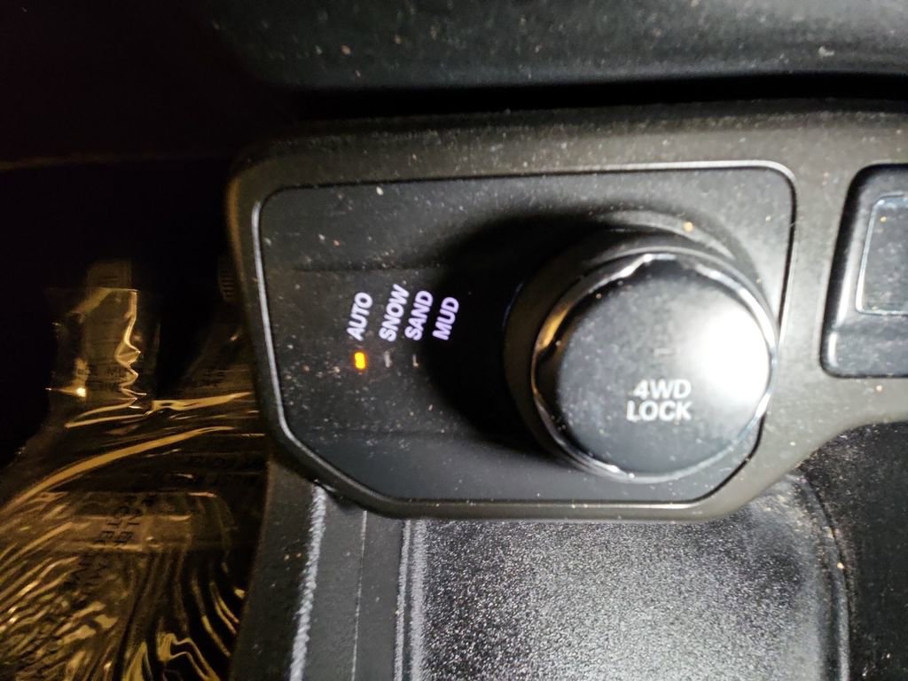 Used 2020 Jeep Renegade Latitude w/ Cold Weather Group AWD/4WD image 23