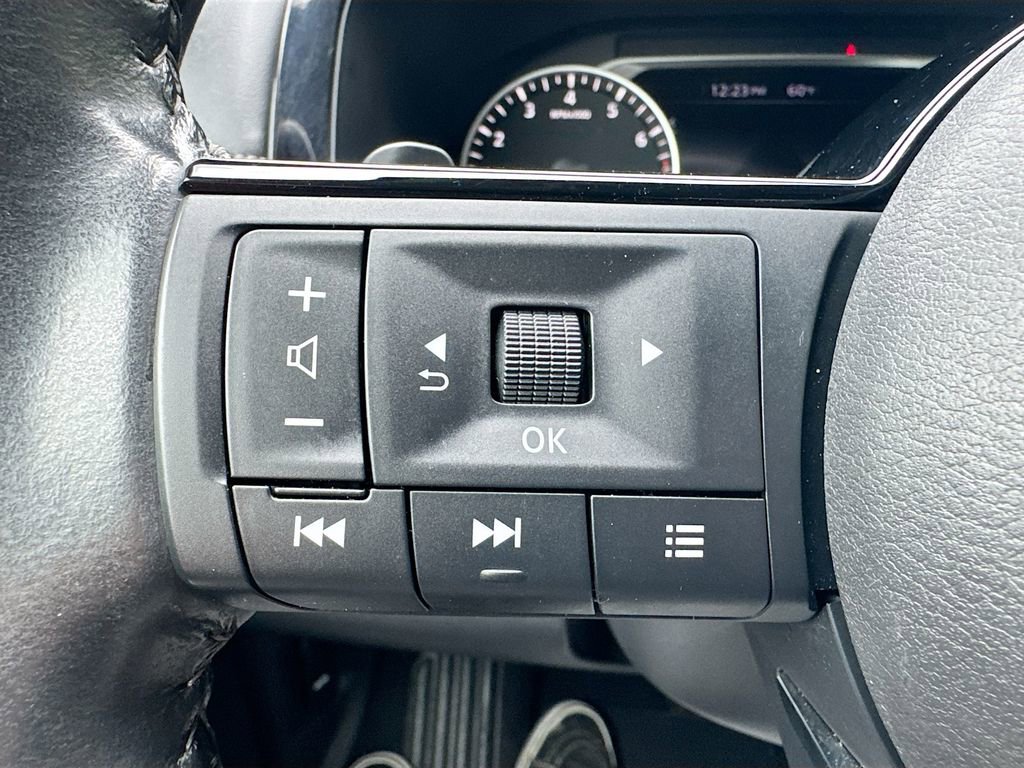 Used 2023 Nissan Pathfinder SV AWD/4WD image 10