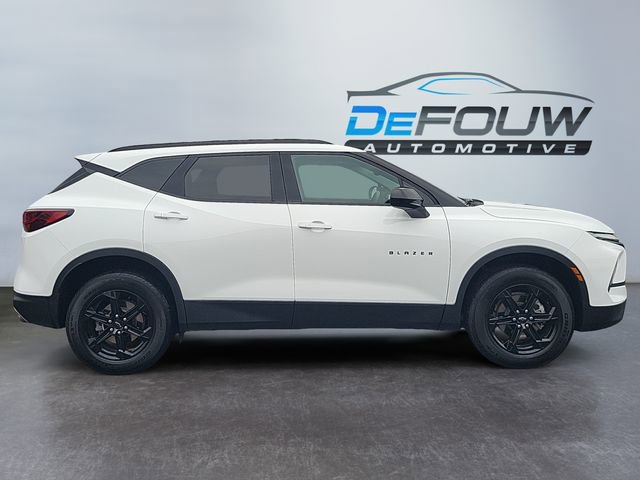 Used 2023 Chevrolet Blazer LT w/ Convenience Package image 2