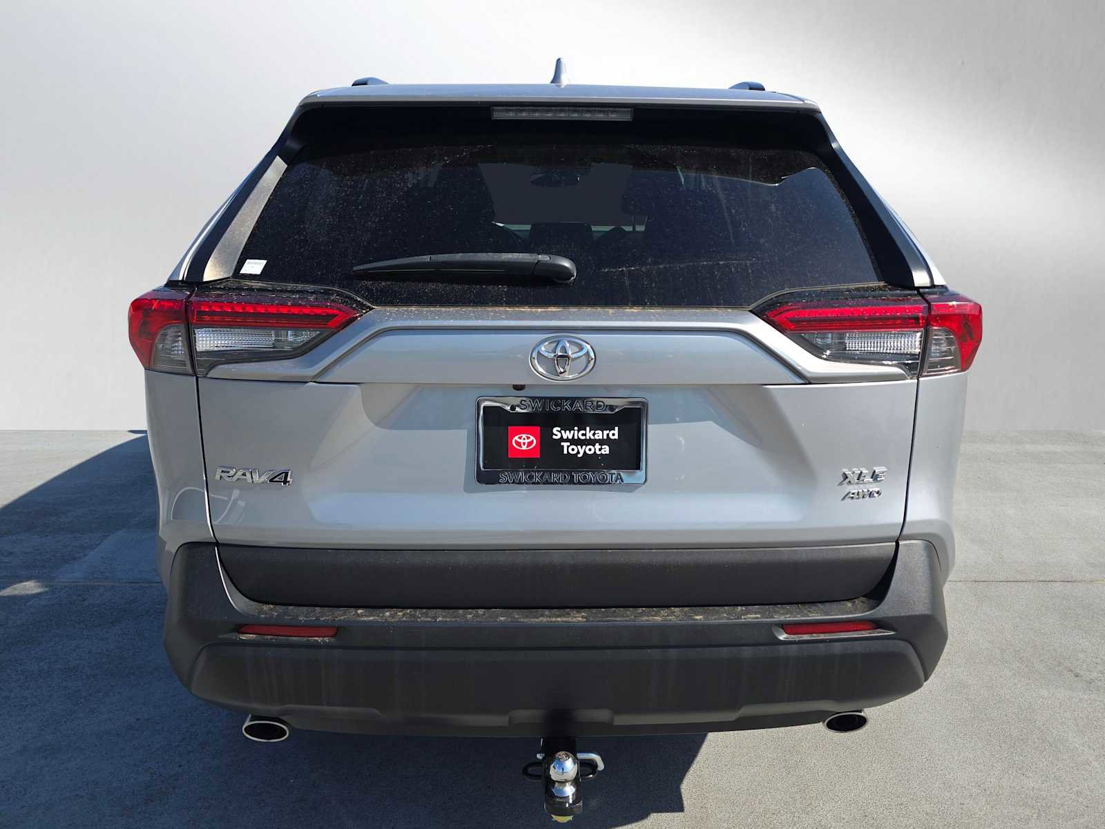 Used 2020 Toyota RAV4 XLE w/ XLE Grade Weather Package AWD/4WD image 4