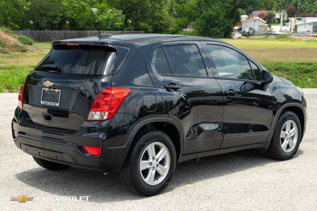 Used 2021 Chevrolet Trax LS w/ Tint and Cruise Package FWD image 6
