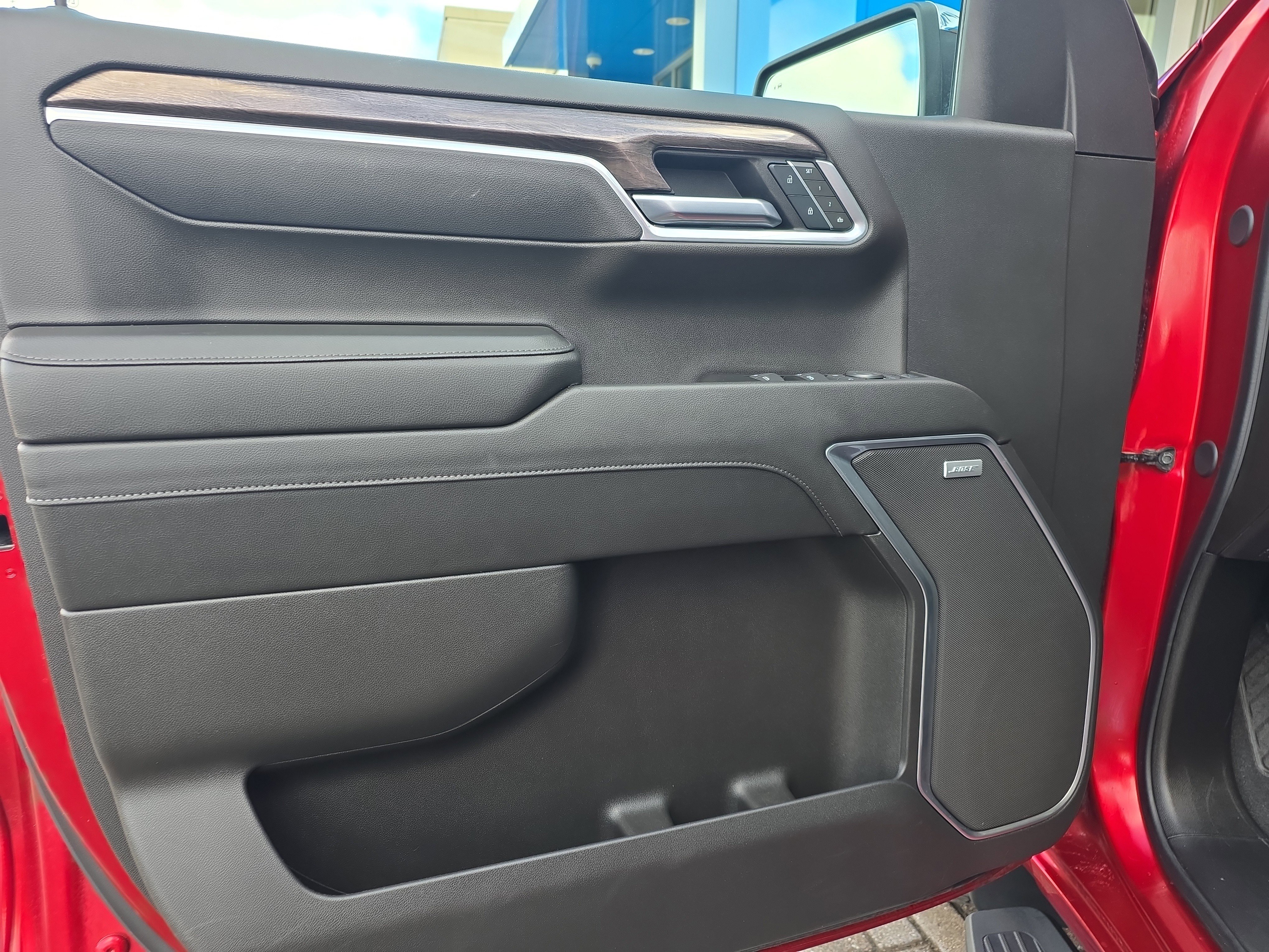 Used 2025 Chevrolet Silverado 1500 LTZ image 15