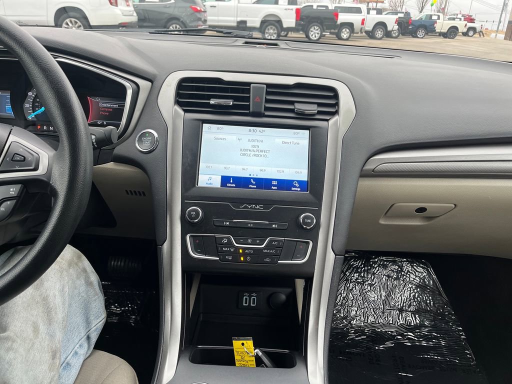 Used 2020 Ford Fusion SE image 23