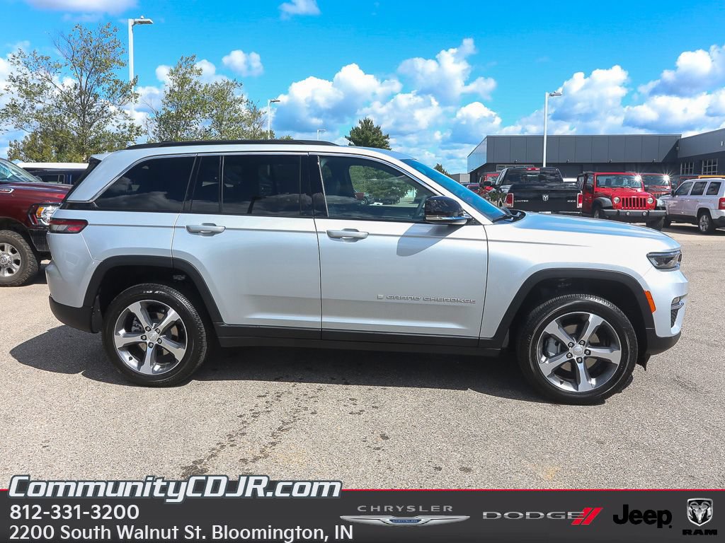 New 2025 Jeep Grand Cherokee Limited AWD/4WD image 9
