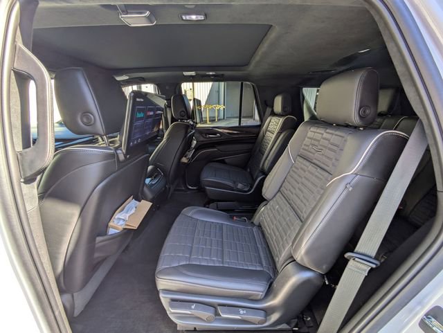 Certified 2023 Cadillac Escalade Premium Luxury Platinum w/ LPO, Radiant Package AWD/4WD image 31