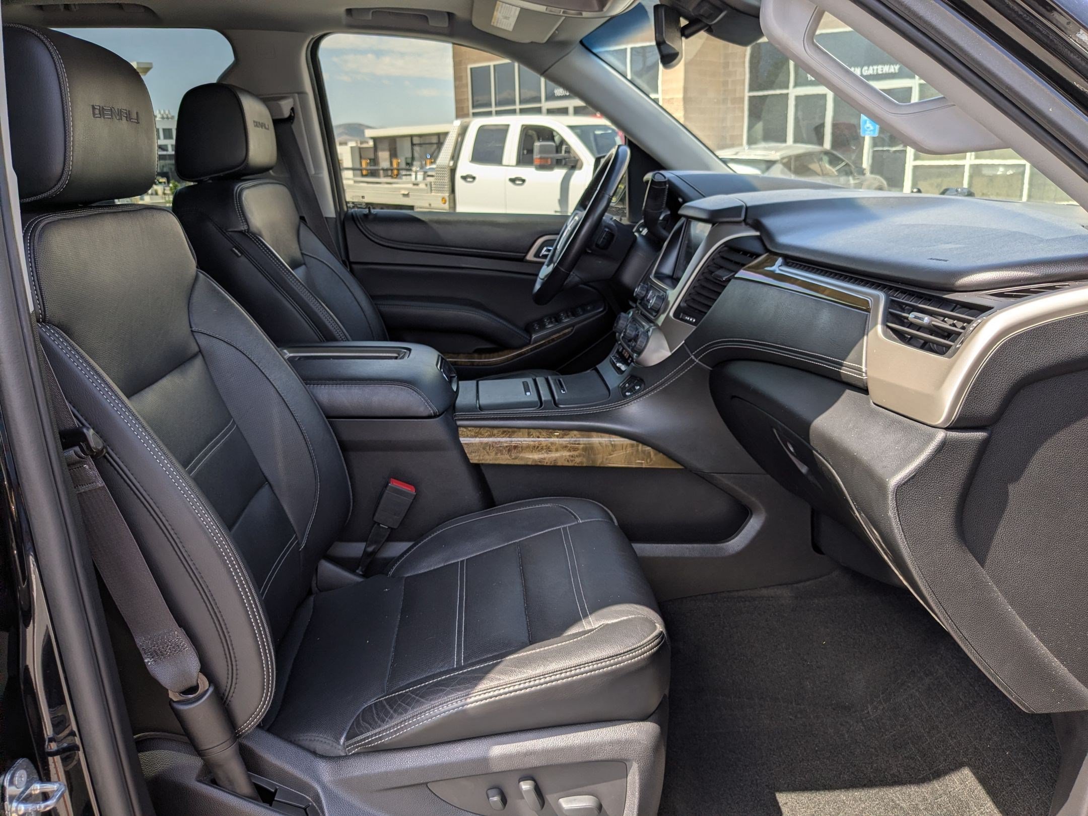 Used 2017 GMC Yukon Denali w/ Open Road Package AWD/4WD image 29