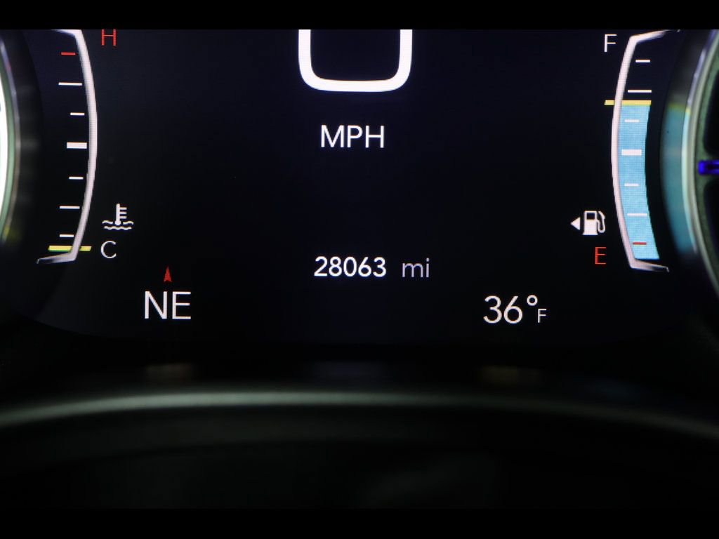 Used 2024 Chrysler Pacifica Touring-L image 12