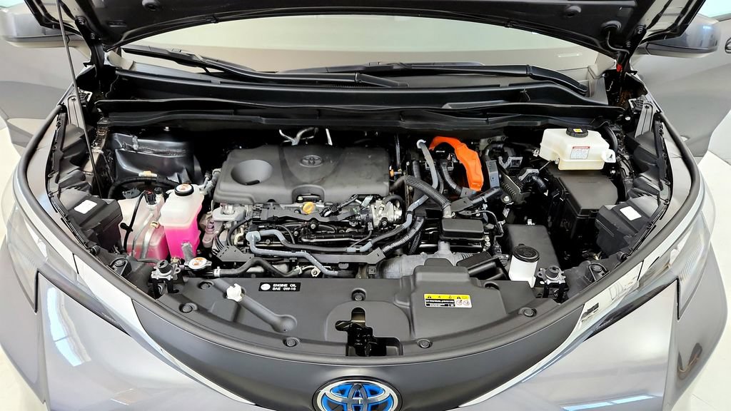 Certified 2025 Toyota Sienna LE AWD/4WD image 15
