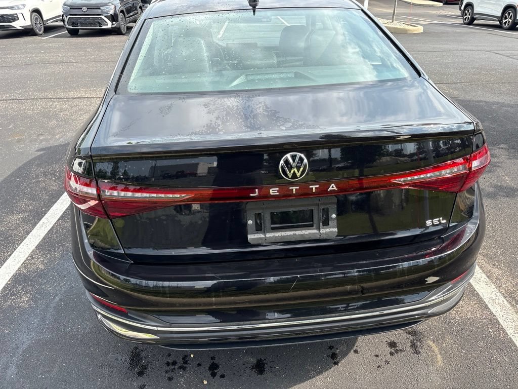 Used 2025 Volkswagen Jetta SEL FWD image 4
