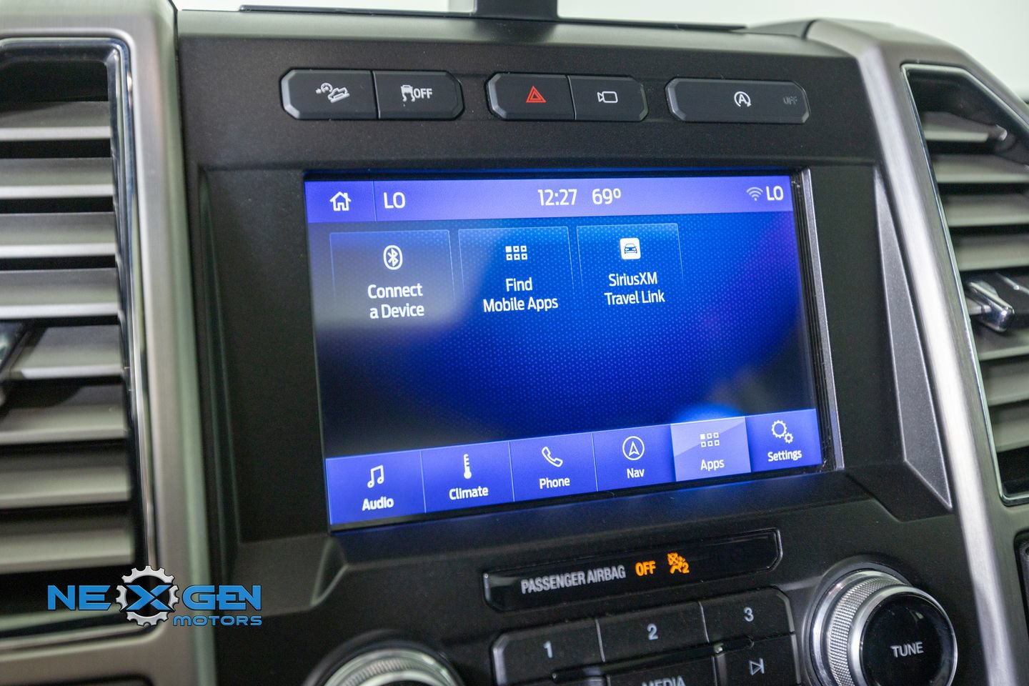 Used 2019 Ford F150 Platinum w/ Equipment Group 701A Luxury AWD/4WD image 21