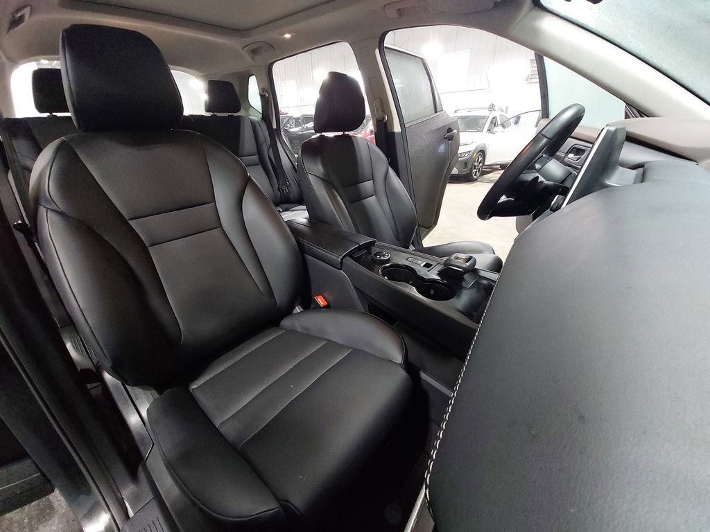 Used 2023 Nissan Rogue SV w/ SV Premium B Package image 10