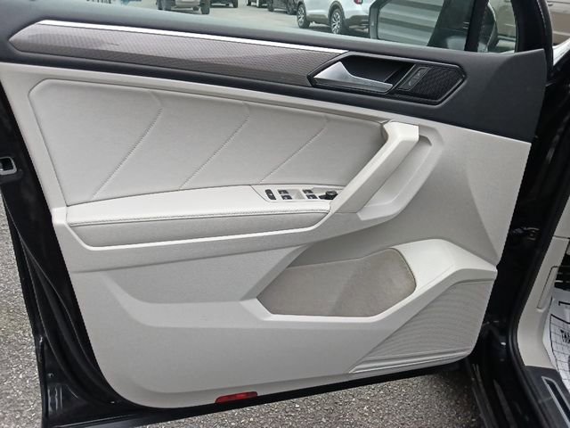 Used 2023 Volkswagen Tiguan SE R-Line image 11