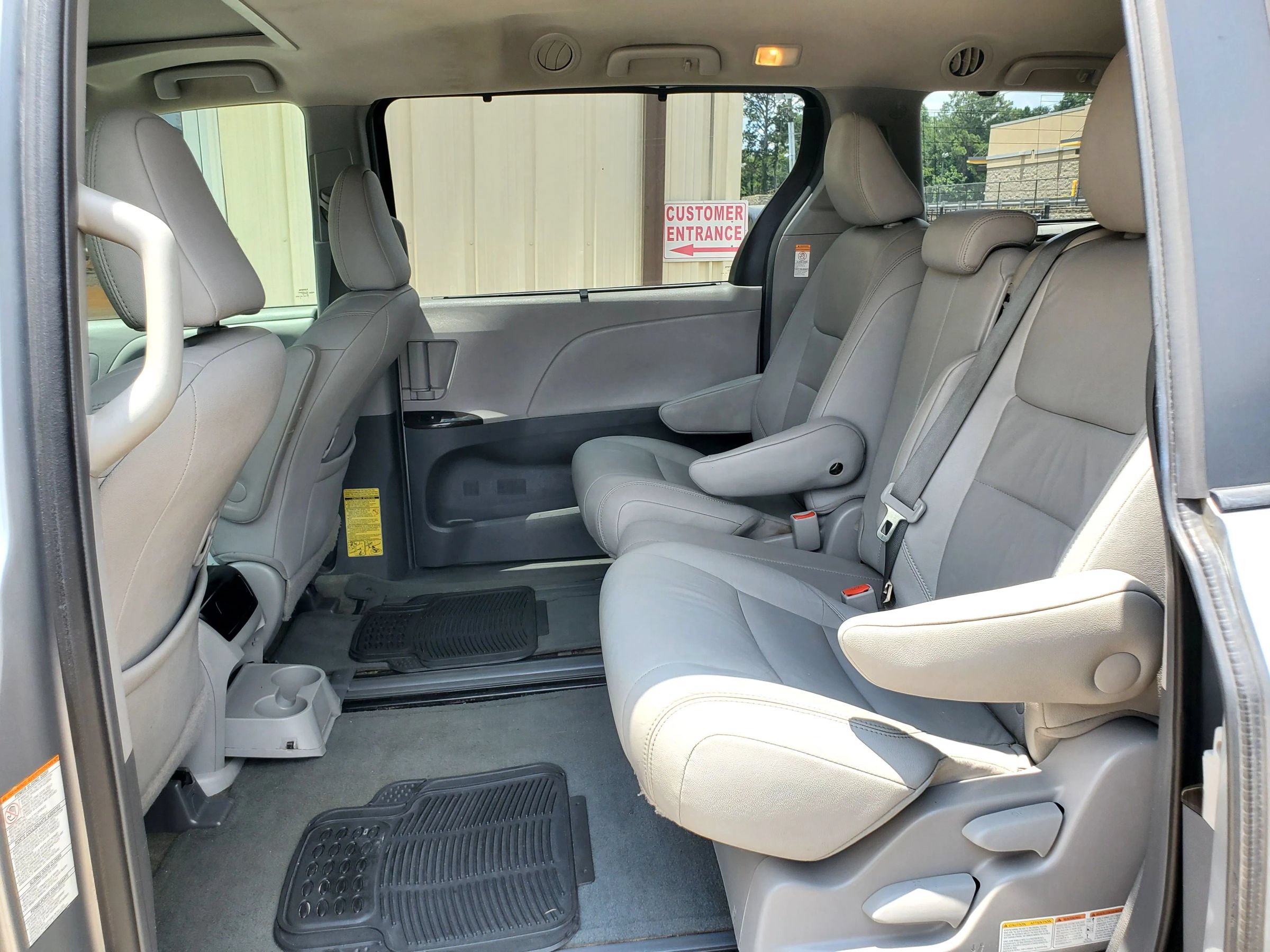 Used 2015 Toyota Sienna XLE FWD image 5