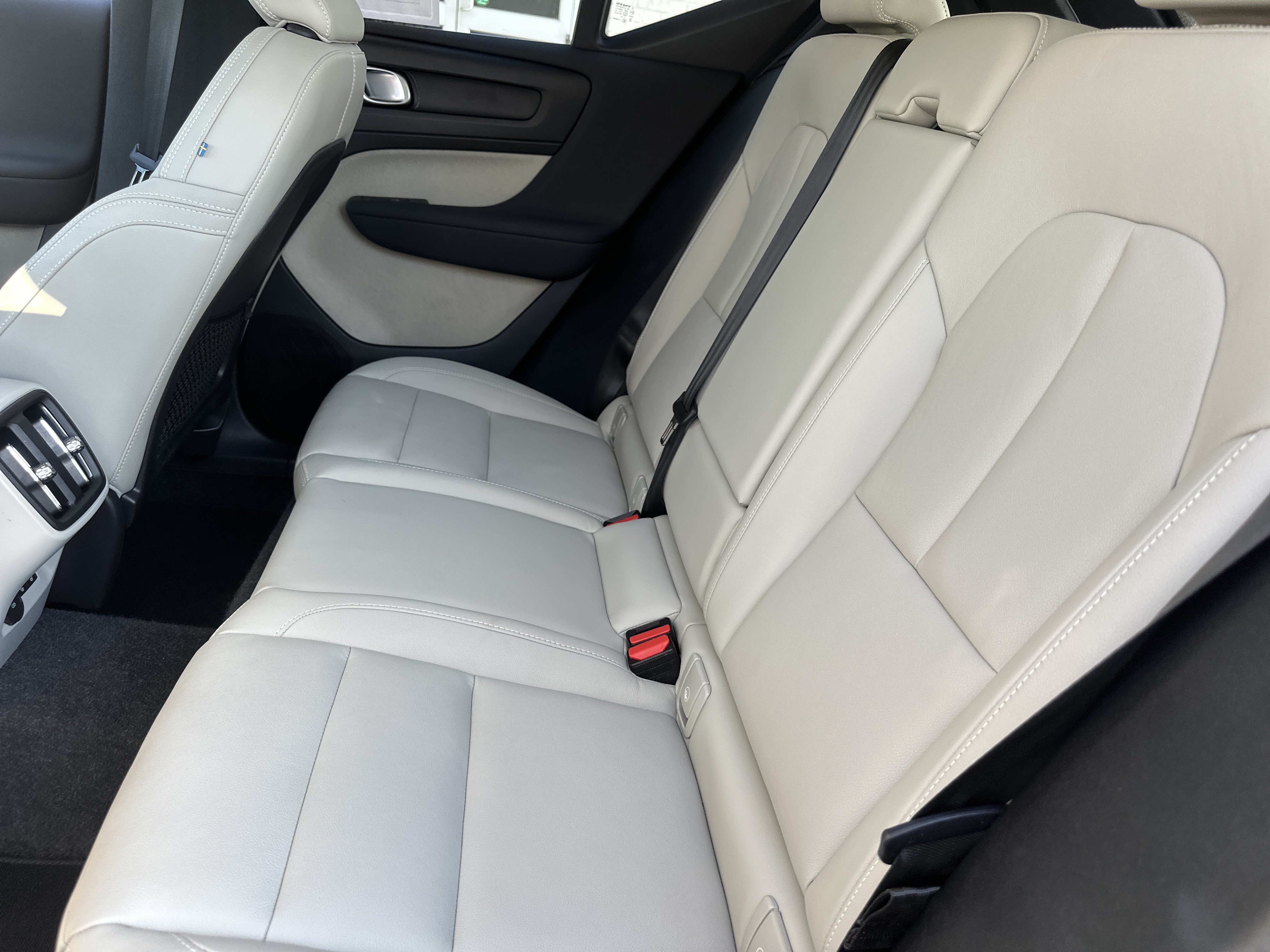Used 2024 Volvo XC40 B5 Plus w/ Climate Package AWD/4WD image 13