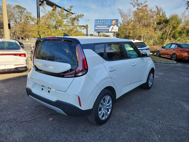 Used 2023 Kia Soul LX image 2