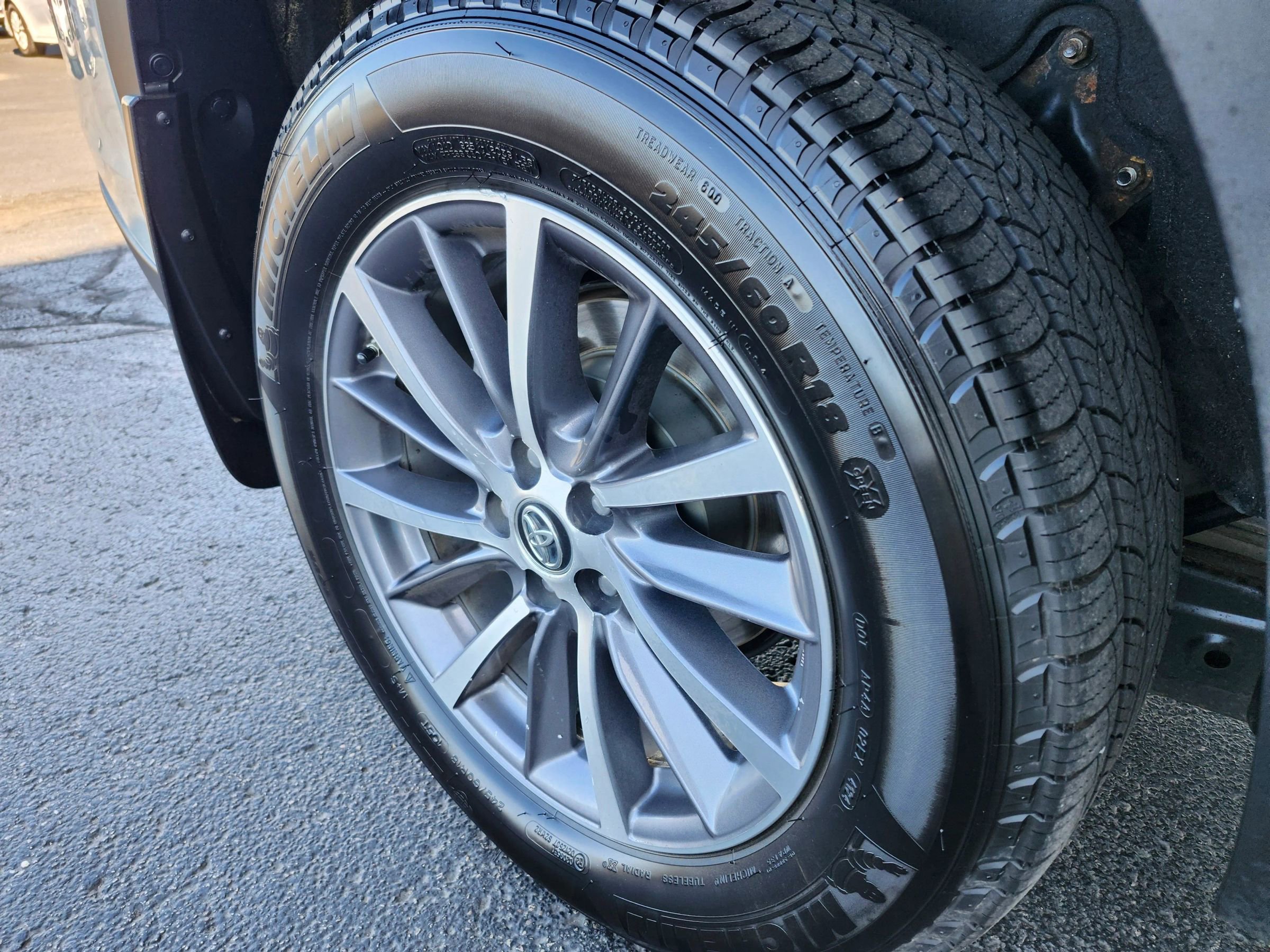 Used 2019 Toyota Highlander XLE AWD/4WD image 37