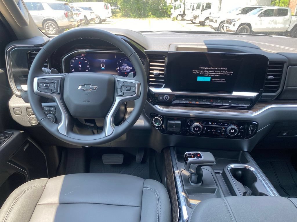 New 2026 Chevrolet Silverado 1500 RST w/ Dark Appearance Package AWD/4WD image 10