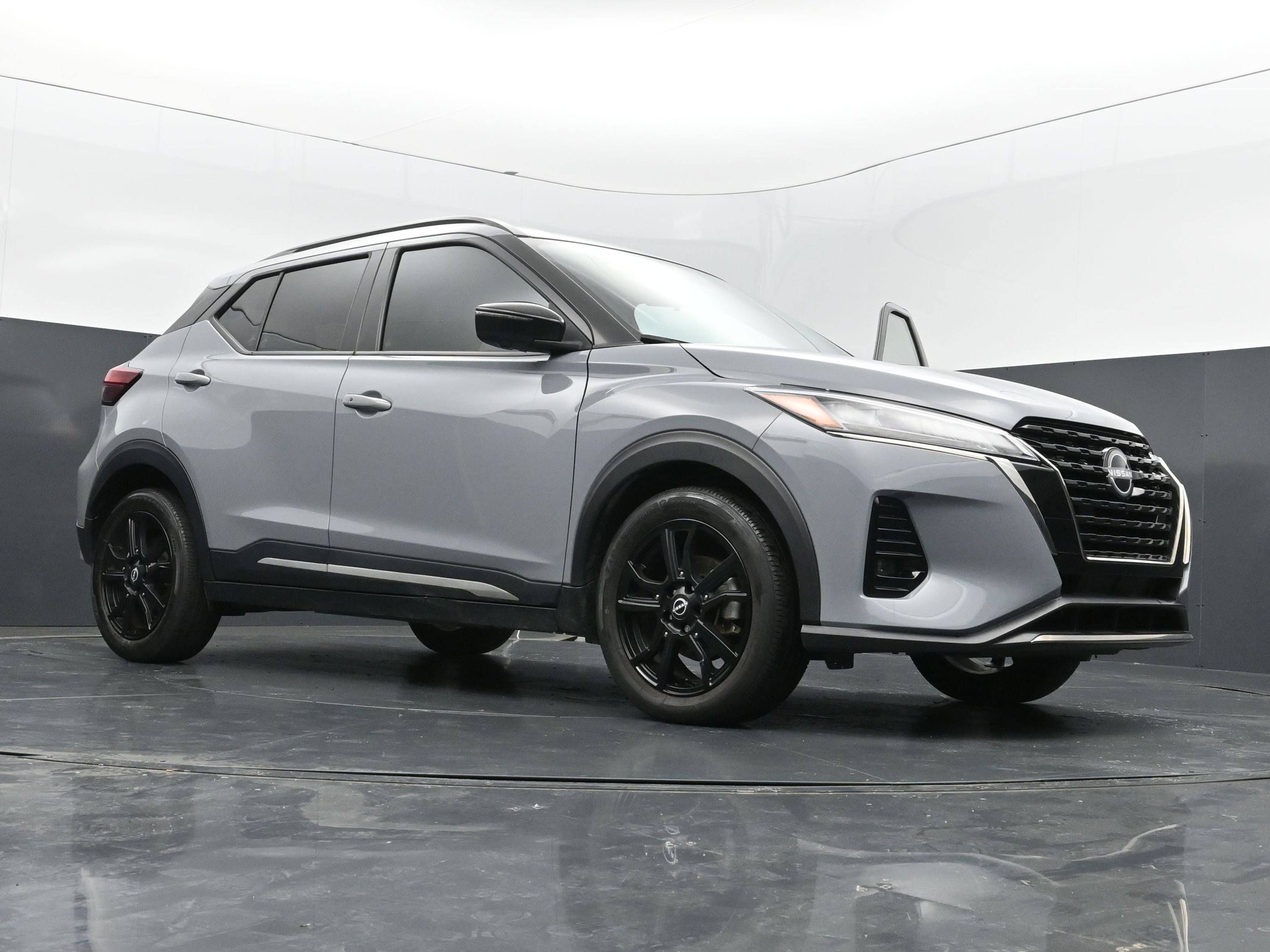 Used 2023 Nissan Kicks SR w/ SR Premium Package image 41