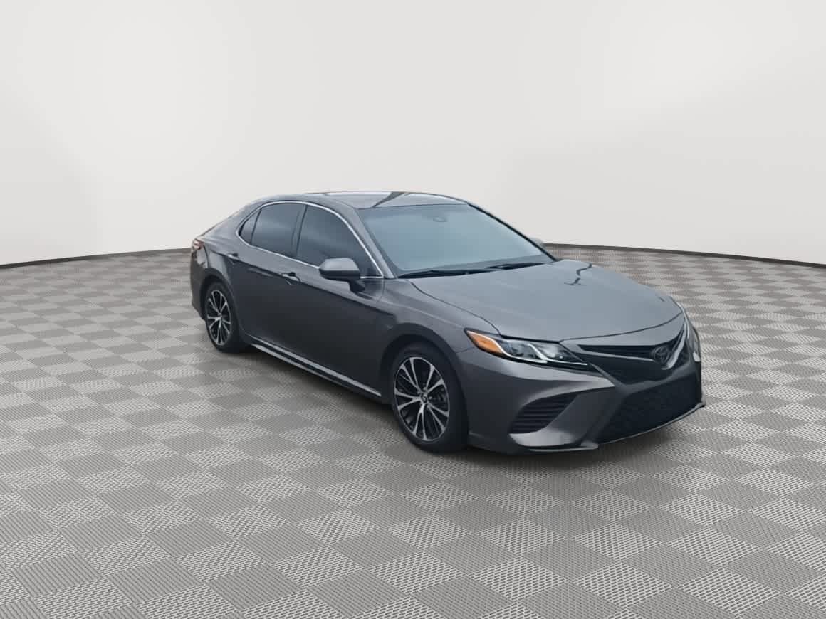 Used 2020 Toyota Camry SE FWD image 2