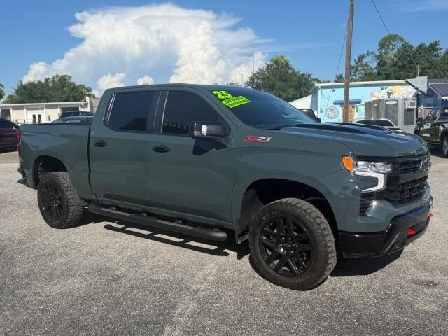 Used 2025 Chevrolet Silverado 1500 LT Trail Boss w/ Convenience Package II AWD/4WD image 3