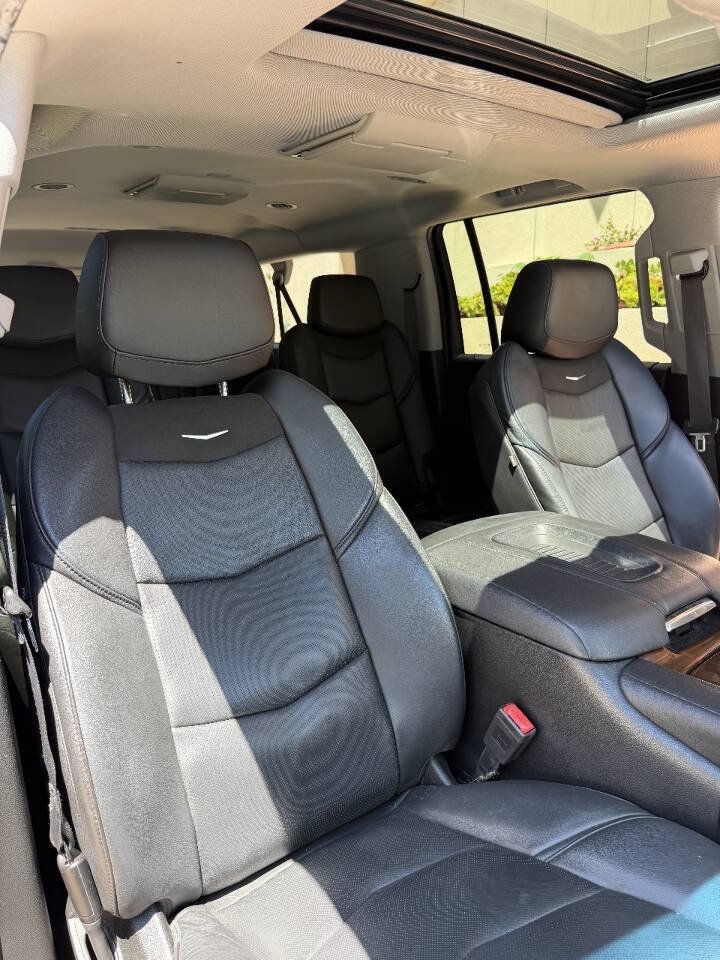 Used 2018 Cadillac Escalade ESV Luxury RWD image 15