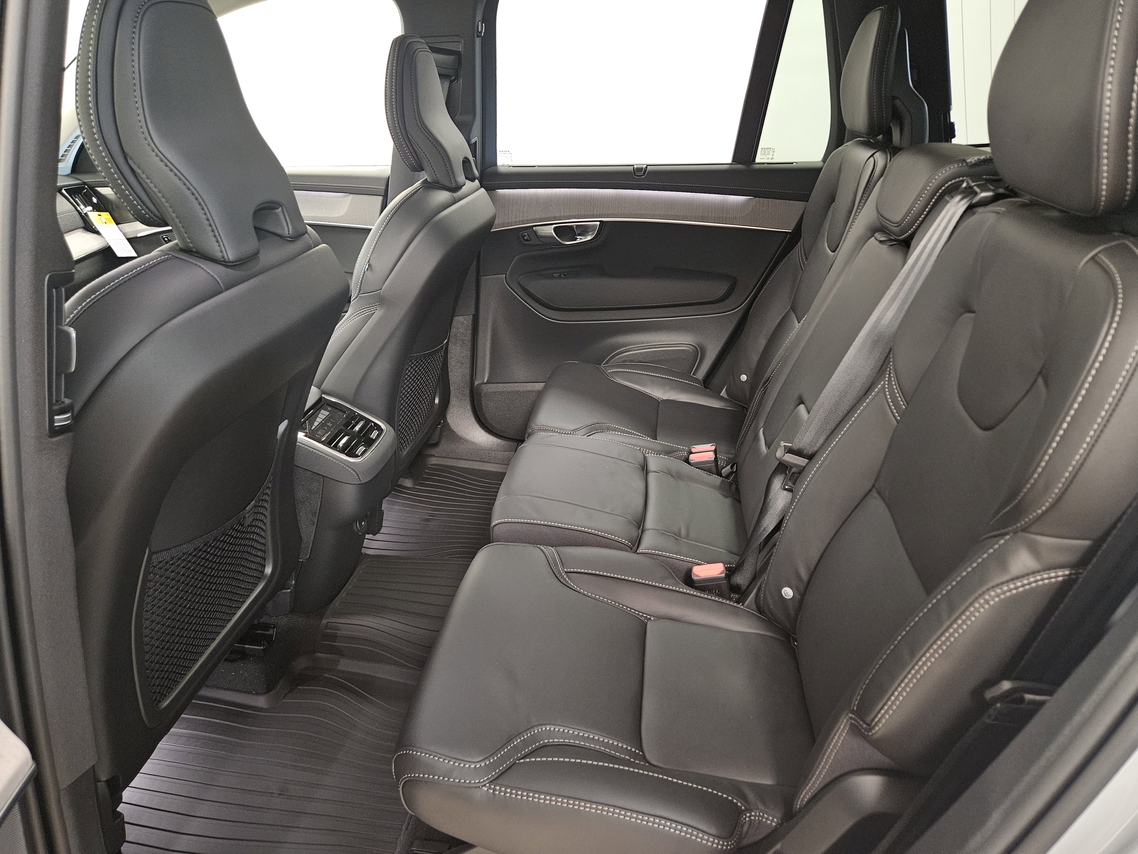 New 2026 Volvo XC90 B6 Ultra w/ Protection Package image 12