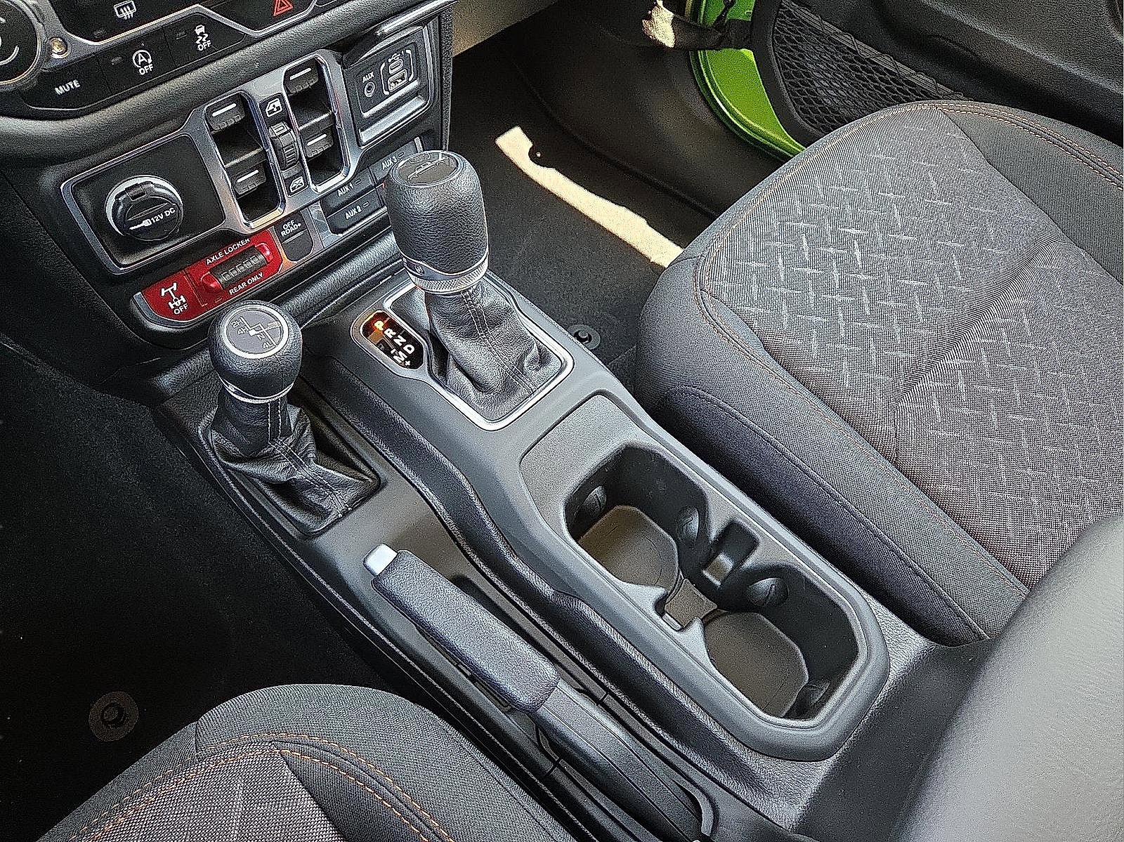 New 2025 Jeep Gladiator Mojave w/ Steel Bumper Group image 25