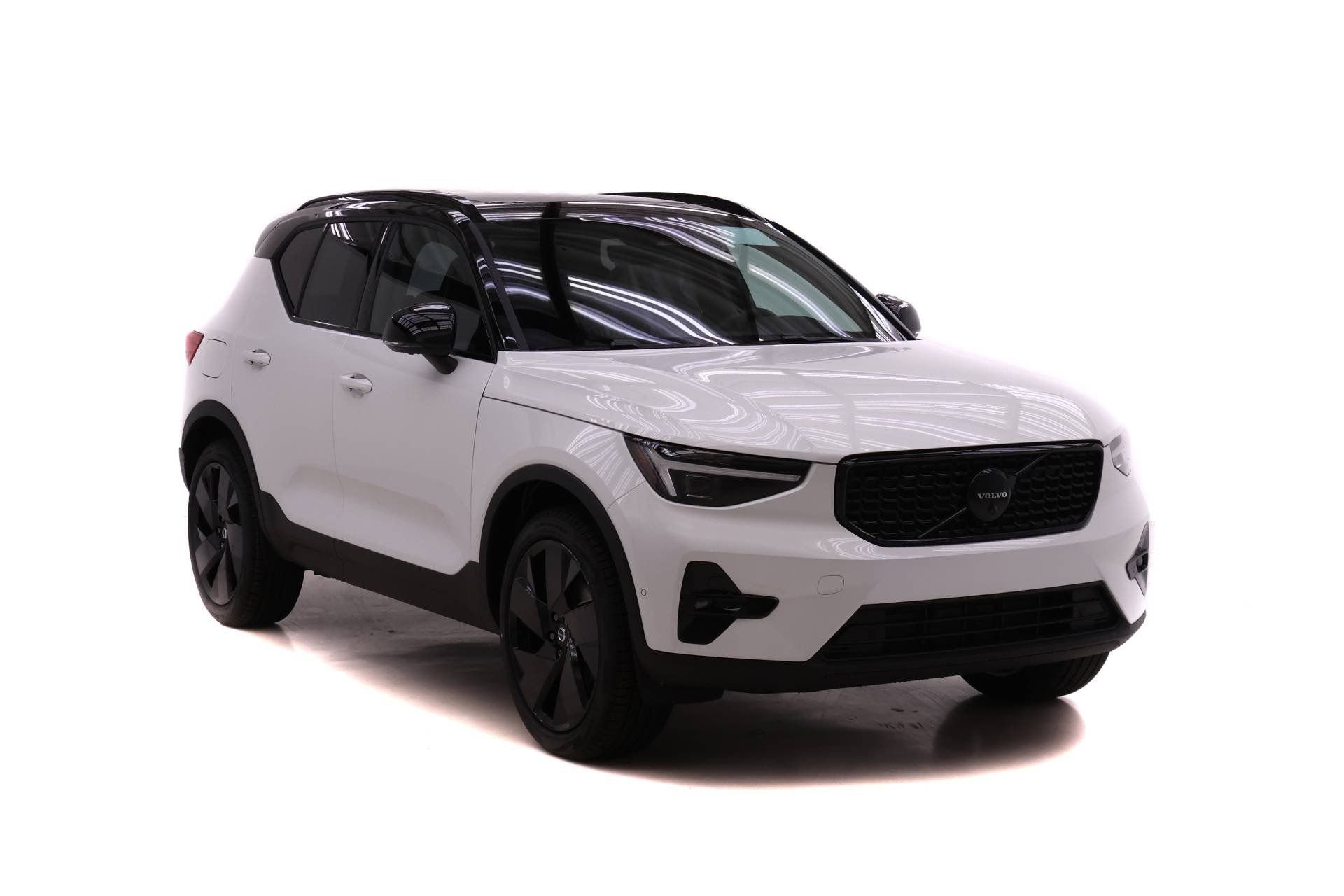 New 2026 Volvo XC40 B5 Ultra w/ Protection Package Premier AWD/4WD image 2