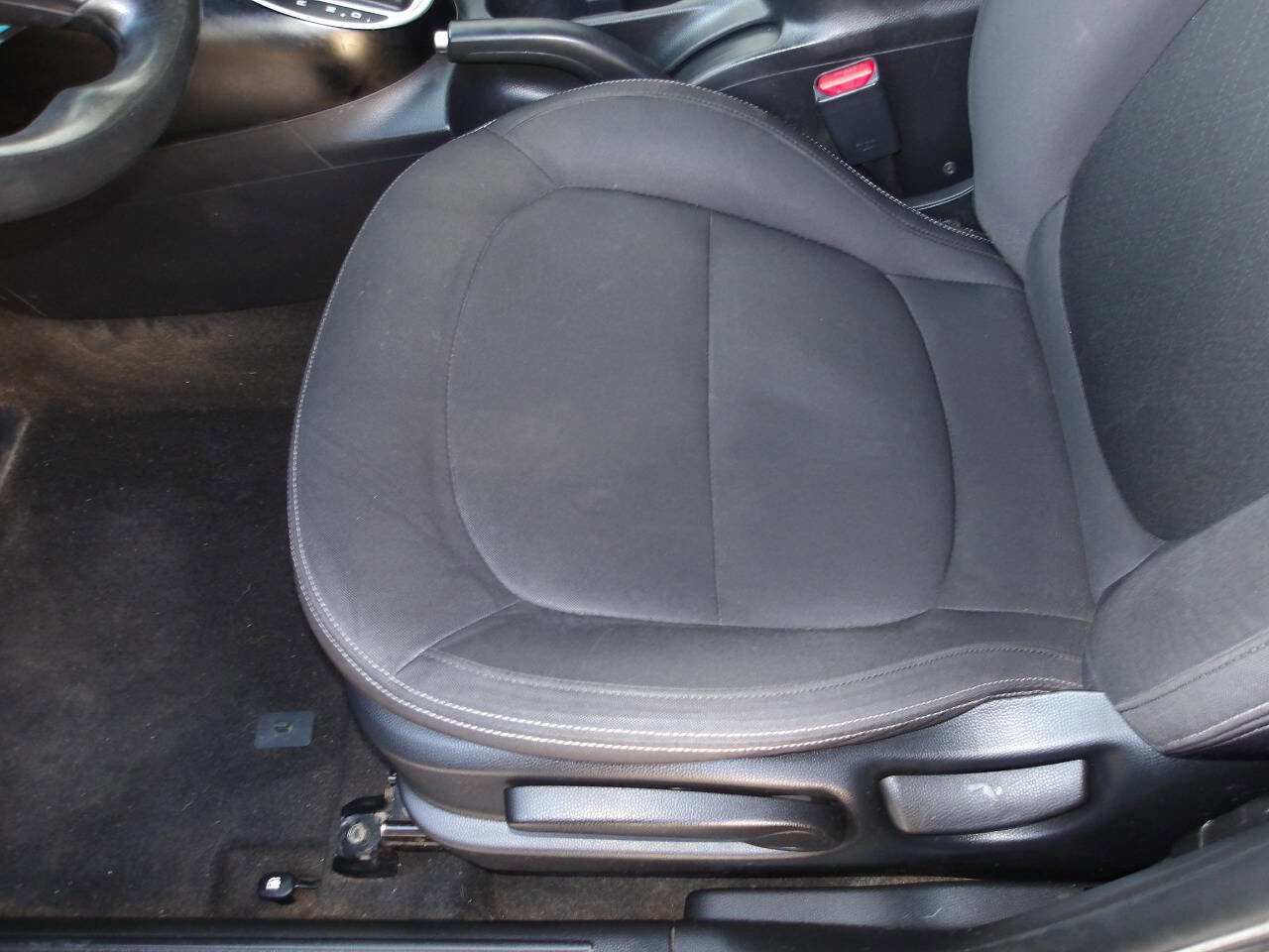 Used 2015 Kia Soul Base 4dr Crossover 6A image 17