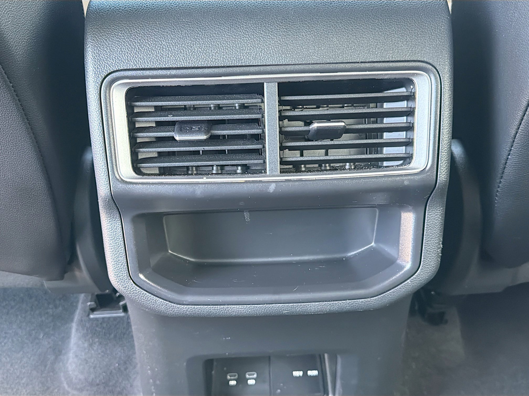 Used 2024 Volkswagen Atlas Cross Sport SE w/ Panoramic Sunroof Package FWD image 19