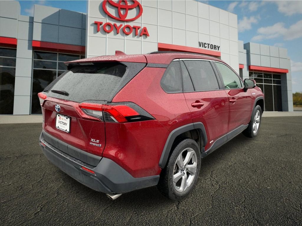 Used 2021 Toyota RAV4 XLE Premium image 3