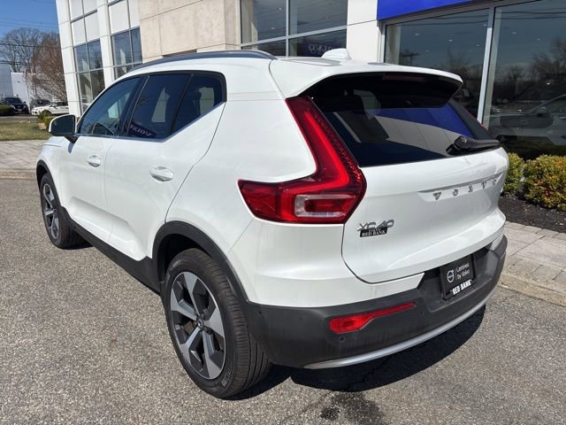 Used 2025 Volvo XC40 B5 Plus image 3