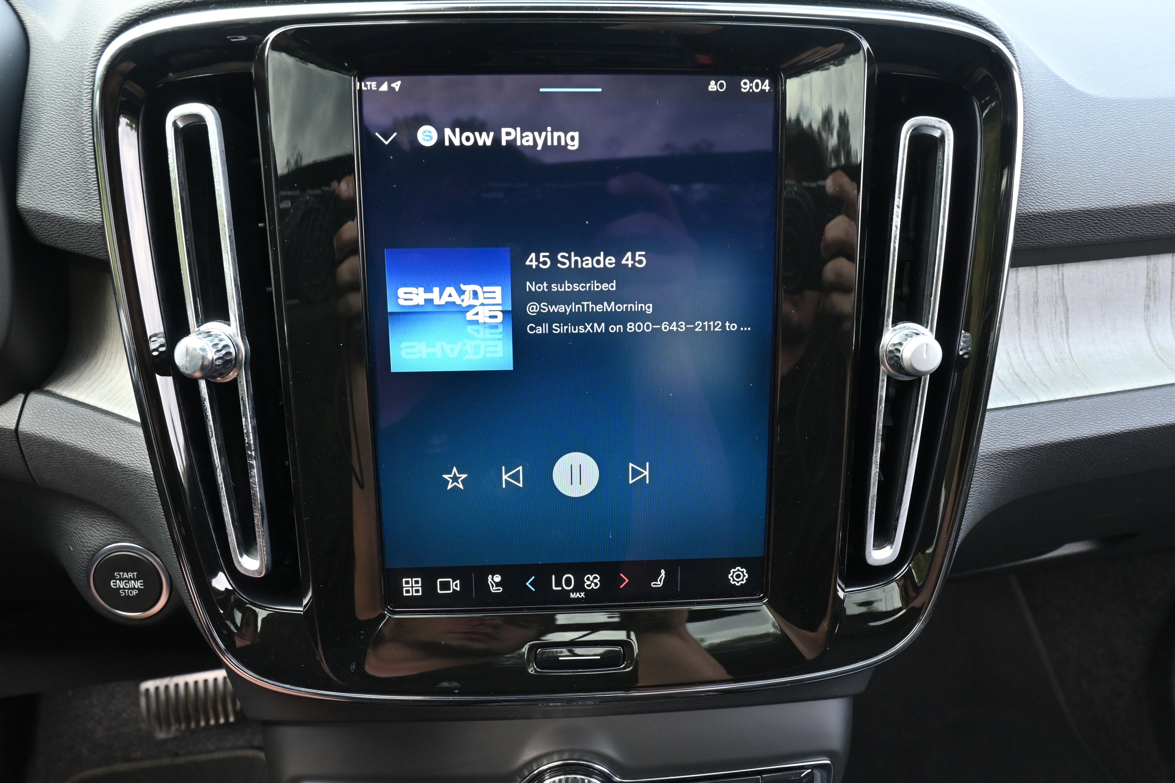 Used 2025 Volvo XC40 B5 Core image 31