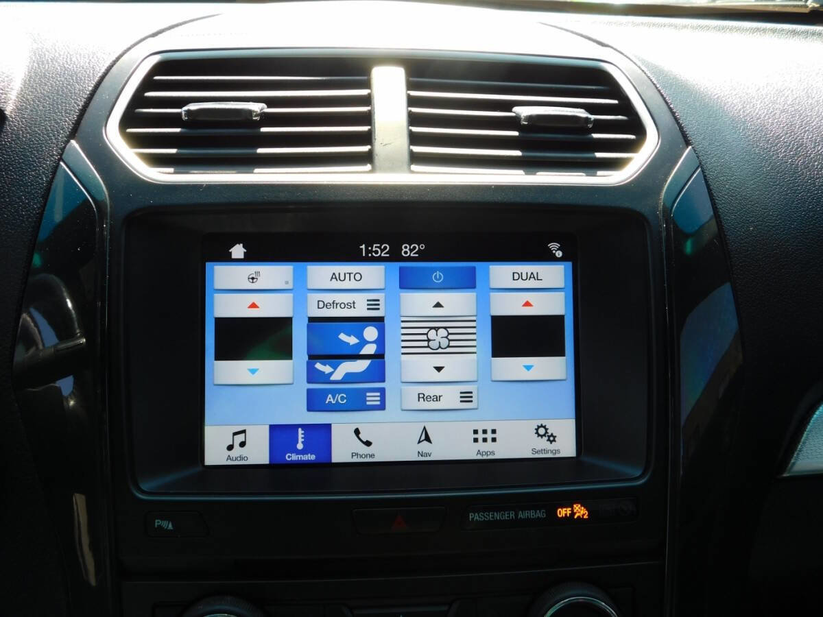 Used 2017 Ford Explorer XLT w/ Equipment Group 202A image 14