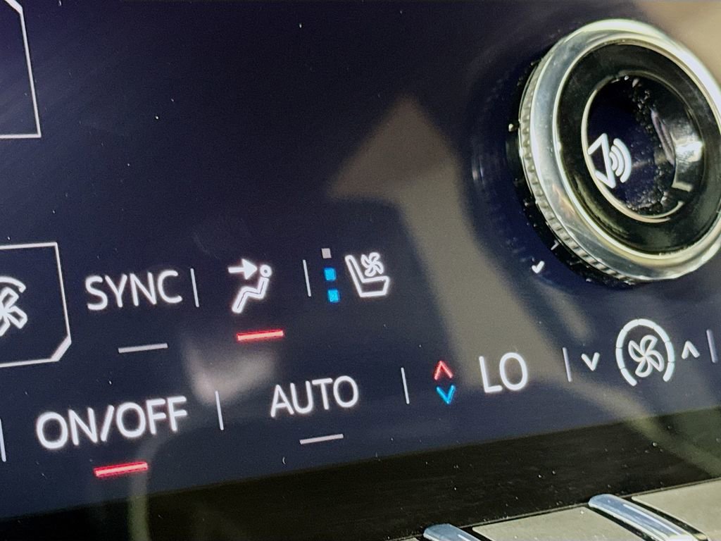 Certified 2025 GMC Yukon Denali Ultimate image 19