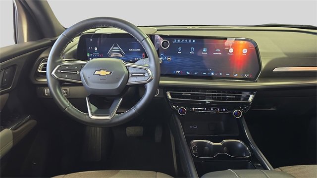 Used 2025 Chevrolet Traverse LT image 9