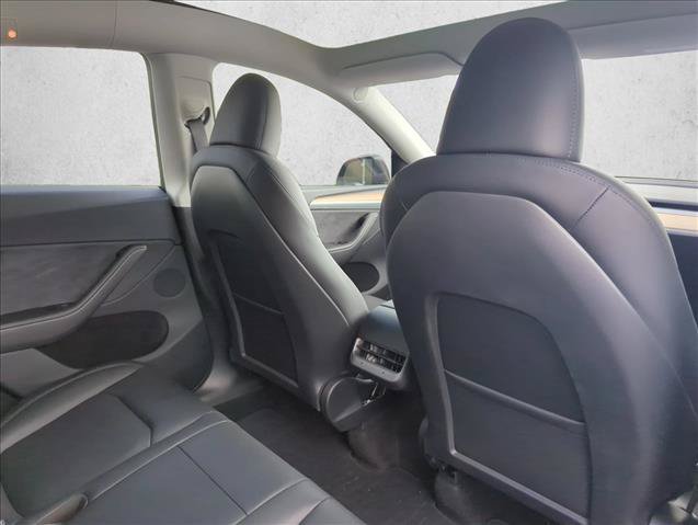 Used 2025 Tesla Model Y Long Range RWD image 27