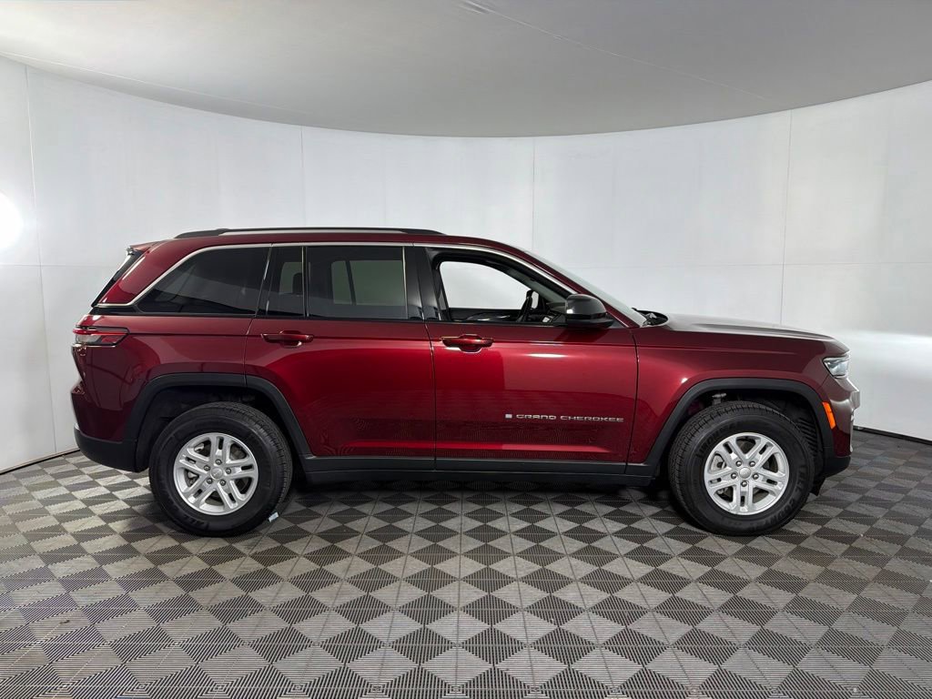 Certified 2023 Jeep Grand Cherokee Laredo w/ Luxury Tech Group I AWD/4WD image 6