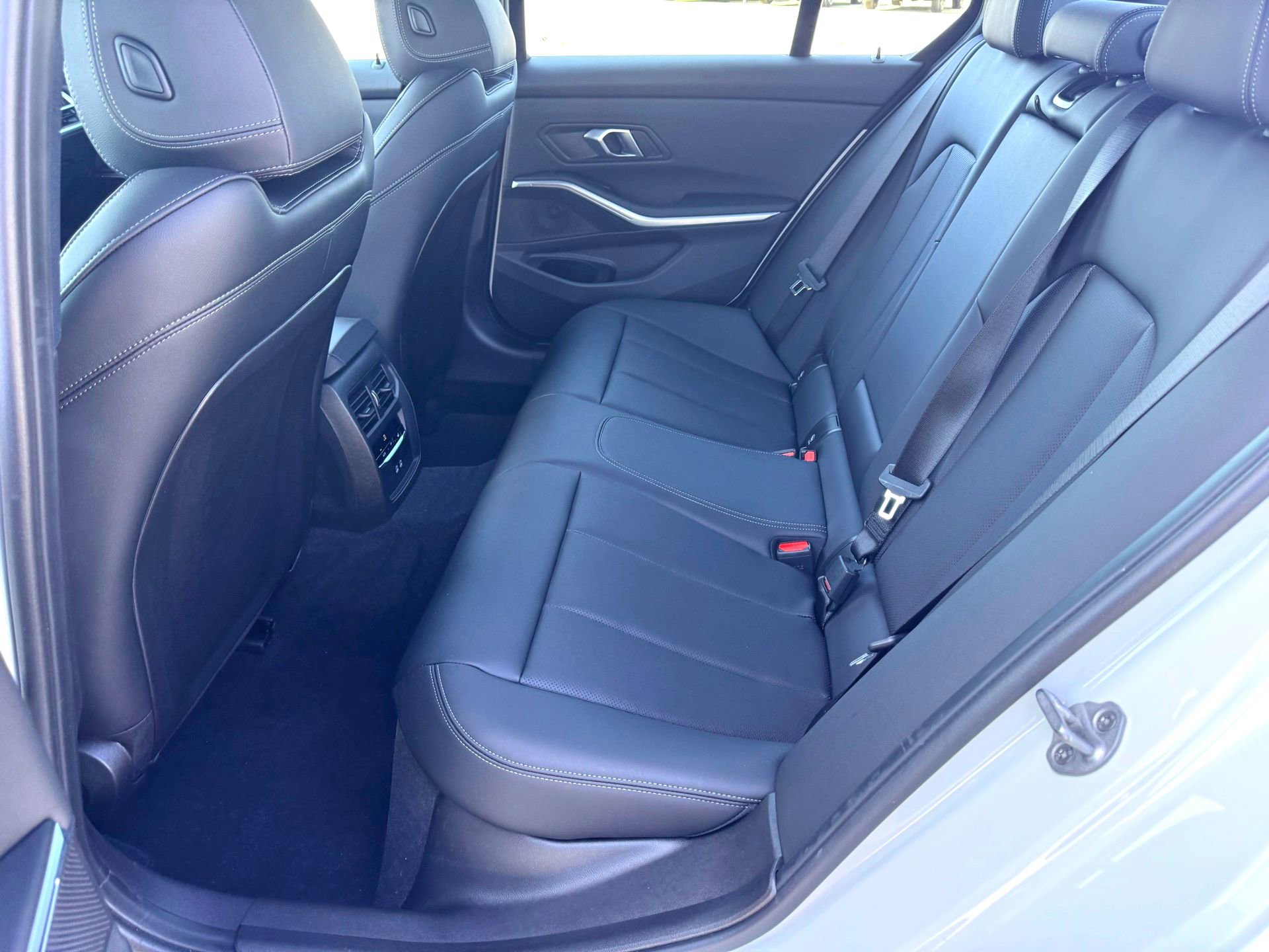 Used 2026 BMW 330i xDrive Sedan AWD/4WD image 18