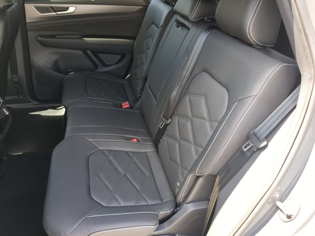 New 2026 Volkswagen Atlas Cross Sport SE FWD image 17