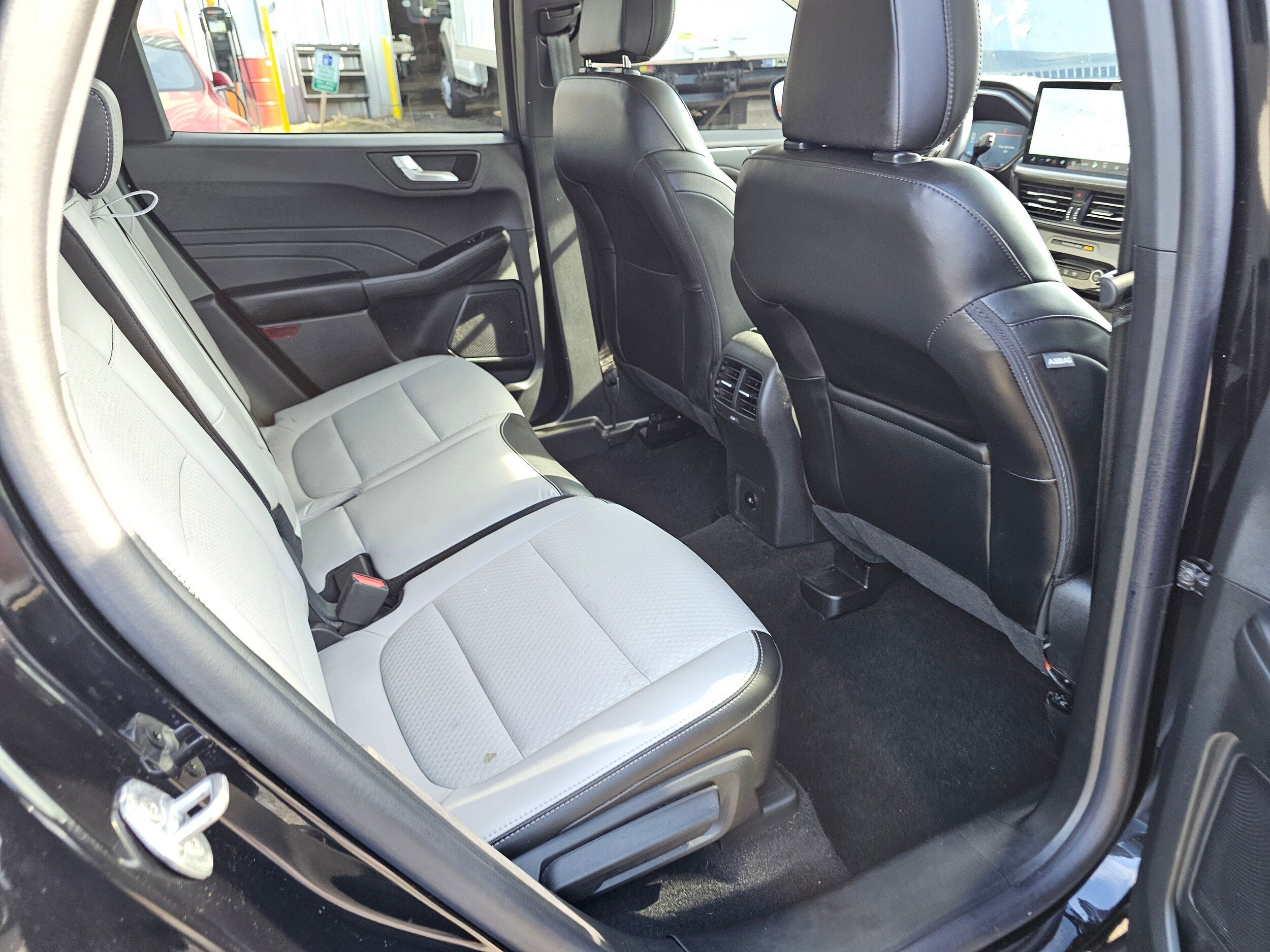 Certified 2025 Ford Escape SE w/ Class II Trailer Tow Package FWD image 13